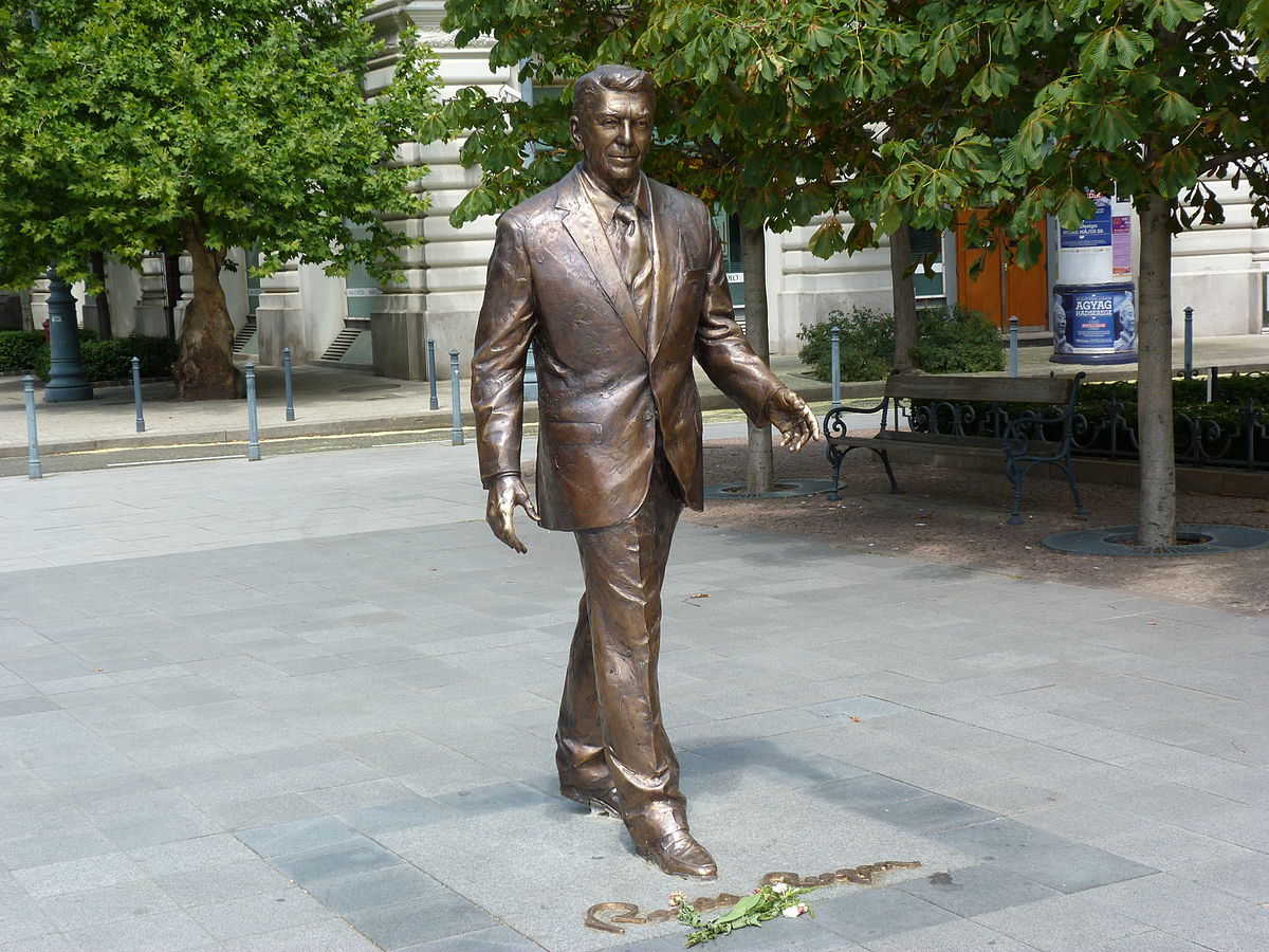 Ronald_Reagan,_hero_of_Hungary_2011